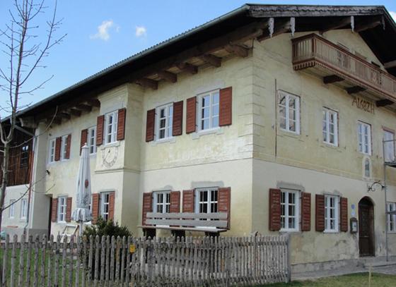 Der alte Pfarrhof in Arget wurde zum Heimatmuseum der Gemeinde Sauerlach umgewidmet. Foto: hw