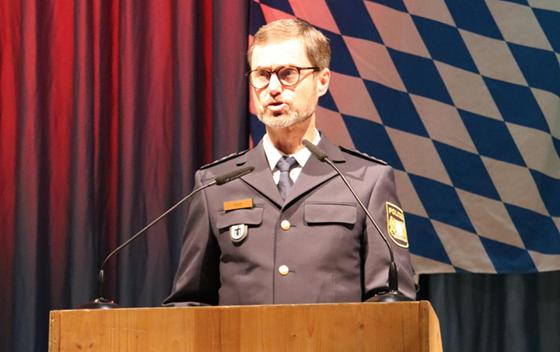 Der Leiter der PI 31, Polizeihauptkommissar Siegfried Graf hatte gute Nachrichten im Gepäck. Foto: hw