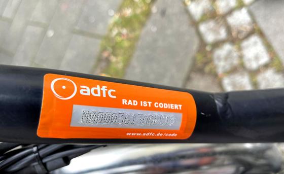 Auf ihren Radlbasaren bietet der ADFC Codierungsmaßnahmen an. Ein wichtiger Schritt gegen den Radlklau. Foto: hw