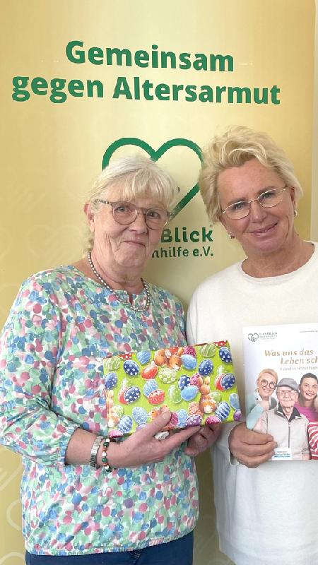 LichtBlick-Gründerin Lydia Staltner (r.) und Brigitte I. (l.), eine von vielen Seniorinnen, die unterstützt werden. Foto: hw