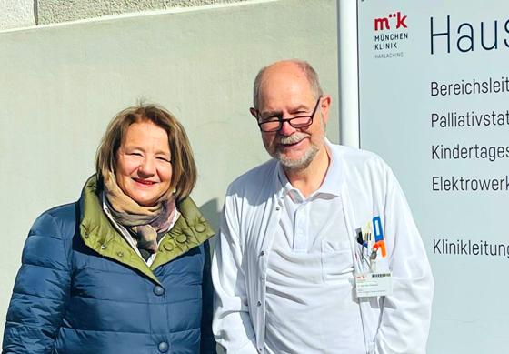 Verena Gräfin von Plettenberg und Dr. Hans Pohlmann engagieren sich für den Förderverein der Palliativstation des Harlachinger Krankenhauses. Sie hoffen auf viele Besucher beim Benefizkonzert am 19. April. Foto: hw