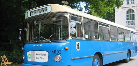 Im historischen Linienbus geht es auf zwei Routen durch den Bezirk Bogenhausen. Die Fahrten am Sonntag, 7. Mai, veranstaltet der Verein NordOstKultur. Foto: NordOstKultur