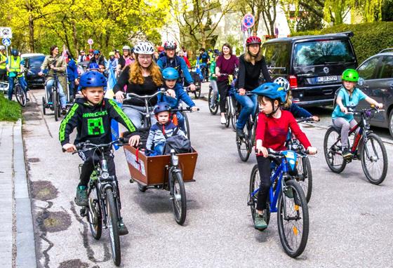 Die Familienroute der Münchner Radsternfahrt ist so gewählt, dass auch die Kinder mitfahren können - denn um sie geht es schließlich! Foto: ADFC/ Peter Danninger