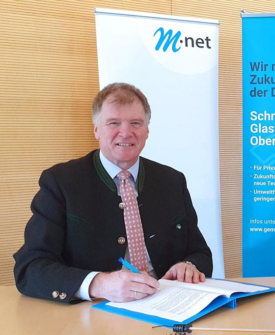 Bürgermeister Stefan Schelle freut sich, dass es mit dem Breitbandausbau demnächst weiter vorangeht. Foto: Gemeinde Oberhaching
