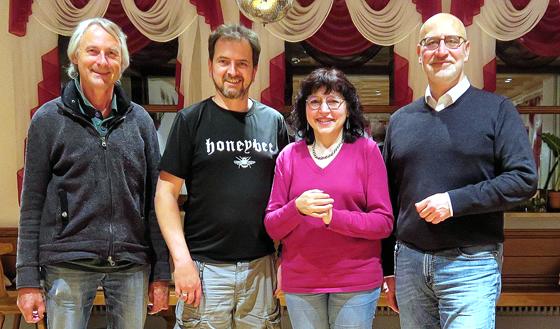 Neuer Vorstand: Manfred Huber (Kassier), Andy Röhrmoser (2. Vorsitzender), Christina P. Tarnikas (Schriftführerin), Franz Rudolf (1. Vorsitzender). Foto: Imkerverein Anzing-Poing