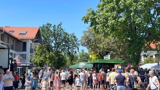 Zahlreiche Besucher strömten vergangenen Sonntag zum Straßenfest nach Höhenkirchen. Foto: hw