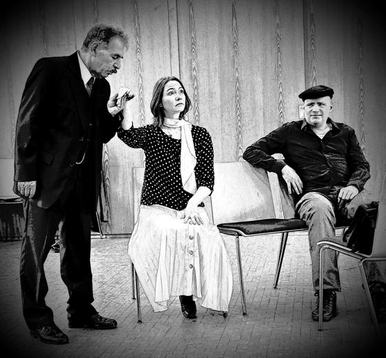 Spannung auf der Theaterbühne: Lord Gine, Liz Chelford und Edward Gine (von links) sind drei Figuren aus dem "Schwarzen Abt". Foto: Artanos