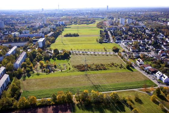 So sieht die Feldmochinger Heide von oben aus. Vom 31. Juli bis zum 8. August finden dort die Parkmeilen-Sommerspiele statt. Foto: Udo Klünsch, Airgonautics GbR / LHM