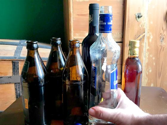 Die Anonymen Alkoholiker helfen, wenn der Griff zur Flasche zur Sucht wird. Foto: hw