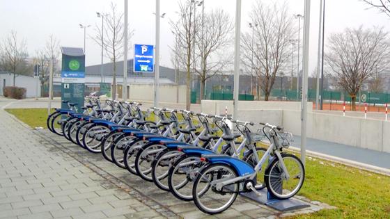 Eine der sechs bestehenden MVG-Mietradstationen in Unterföhring findet sich am Bürgerfestplatz. Foto: bas