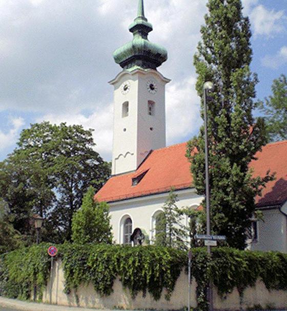 Die Bogenhausener Kirche St. Georg und den umliegenden "Friedhof der Prominenten" können Interessenten bei einer Führung erkunden. Foto: NordOstKultur-Verein