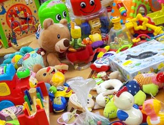 Beim Basar der Nbh findet man nicht nur jede Menge Kleidung für Kinder, sondern auch Spielsachen. Foto: Nbh