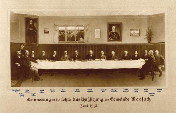 Eine Aufnahme von der letzten Sitzung des Moosacher Gemeindeausschusses vor der Eingemeindung nach München im Jahr 1913. Foto: Geschichtsverein Moosach