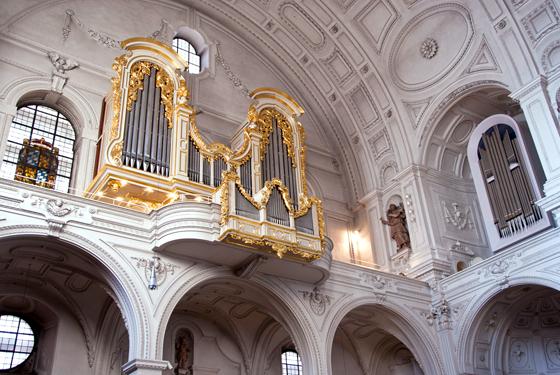 Wunderbare Klänge entlocken internationale Künstler der Michaelsorgel beim Orgelherbst. Foto: Walter Glück