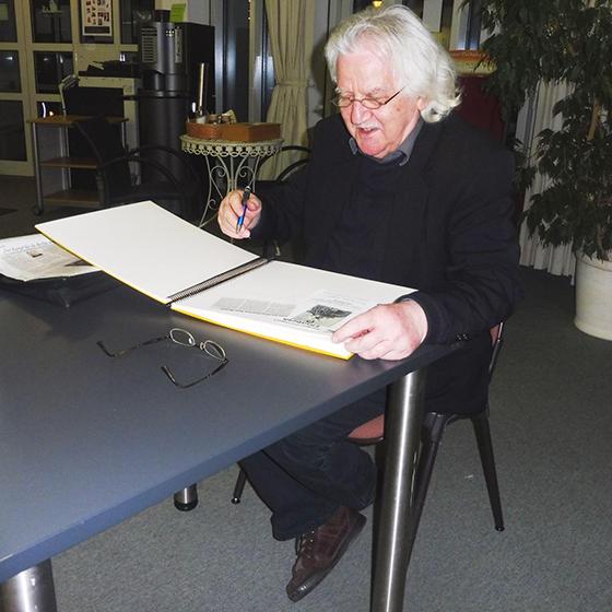 Uwe Gardein, Schriftsteller aus Leidenschaft, wird seine Abschiedslesung am 5. Oktober in der Gemeindebücherei Unterhaching halten. Foto: Bücherei Unterhaching