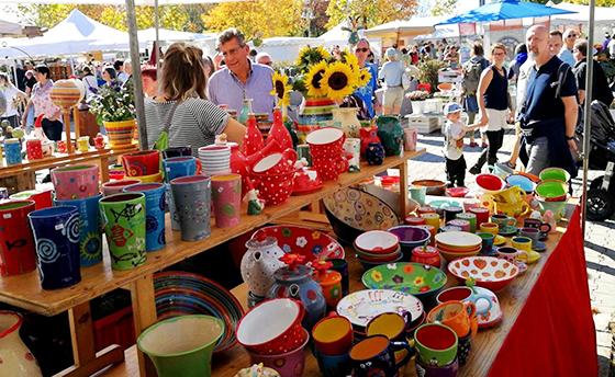 Am Wochenende findet in Vaterstetten wieder der beliebte Töpfermarkt statt. Foto: Lobensteiner