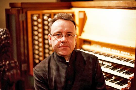 Der international tätige Organist David Briggs spielt das Eröffnungskonzert der Orgelfestwochen in St. Josef. Es ist Teil der Einweihungsfeierlichkeiten für die Orgel. Foto: M. Hudson