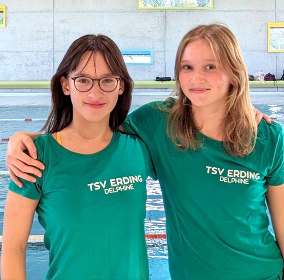 Lena Leeb (links) und Lena Vidovic starteten für die Erdinger Delphine bei den offenen Bayerischen Meisterschaften in Nürnberg. Foto: Govender