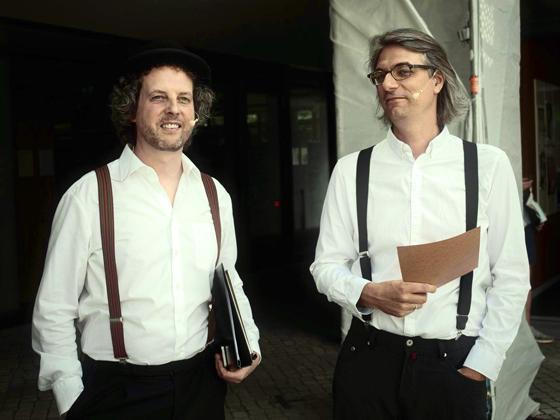 Sebastian Schlagenhaufer und Ramon Bessel präsentieren Kabarett aus der NS-Zeit im Waitzinger Keller. Foto: Lothar Stetz
