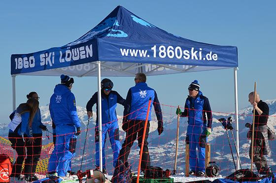  Stolz auf ihre Athleten: Ski-Löwen. Foto: TSV 1860