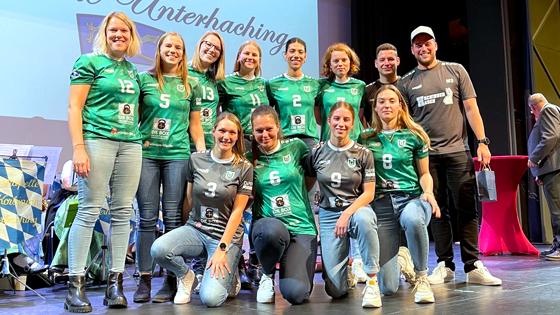 Die 1. Mannschaft der Volleyballerinnen wurden für ihre Erfolge in der 2. Bundesliga geehrt. Foto: hw