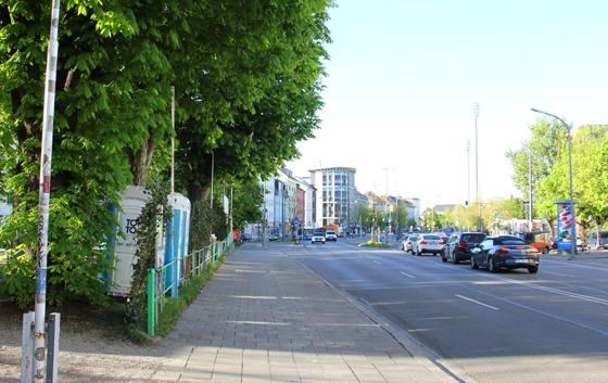 In beiden Fahrtrichtungen der Martin-Luther-Straße wird das Baureferat zunächst einen gelben Radfahrstreifen mit 2,5 Metern Breite dort abmarkieren, wo es bisher nur schmale oder gar keine Radwege gibt.  Archivbild: bas