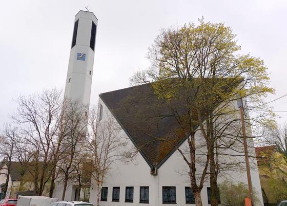 Die Immanuelkirche in Denning lädt ein zur Lesung und zum Bücherbasar. Foto: bas