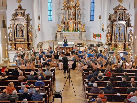 Die Feldkirchner Blaskapelle musiziert in der Kiche St. Jakobus. Foto: Feldkirchner Blaskapelle