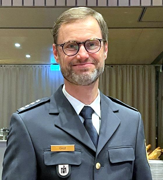 Der Leiter der PI 31, 1. Polizeihauptkommissar Siegfried Graf, gab einen Überblick über das Kriminalitätsgeschehen in Unterhaching. Foto: hw
