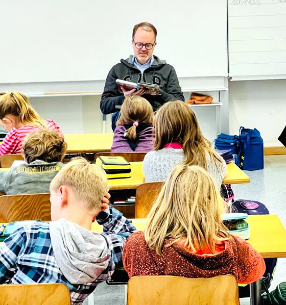 Landtagsvizepräsident Markus Rinderspacher hat sich am Vorlesetag in zwei Münchner Grundschulen beteiligt.  Foto: Rinderspacher