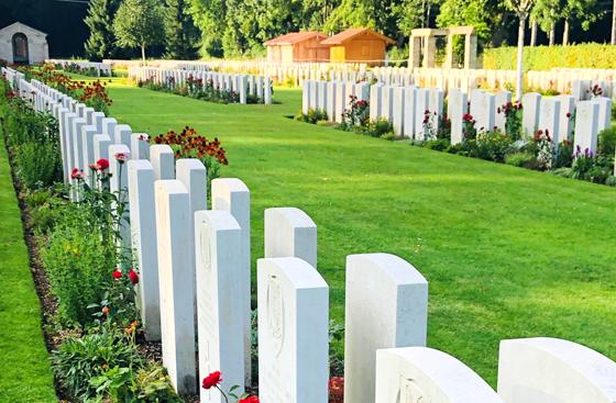 Ein Soldatenfriedhof, vor allem für Angehörige der Royal Airforce befindet sich in Dürnhaar bei Gmund am Tegernsee. Hier fanden über 2.600 Soldaten ihre letzte Ruhestätte. Foto: hw
