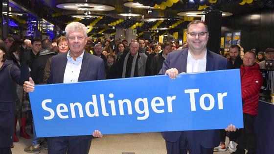 Oberbürgermeister Reiter (l.) eröffnete gemeinsam mit MVG-Chef Ingo Wortmann die modernisierte Zwischenebene des U-Bahnhofes Sendlinger Tor.  Foto: SWM/ MVG
