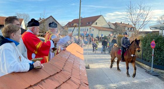 Beim traditionsreichen Stephaniritt werden Ross und Reiter in Landsham gesegnet.  Foto: Gabriele Heigl
