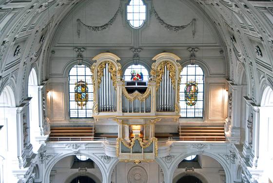Diesmal spielt beim Dreikönigskonzert der Meisterorganist Juan del la Rubia aus Barcelona die Orgel in St. Michael.  Foto: Walter Glück, Communicator Network München