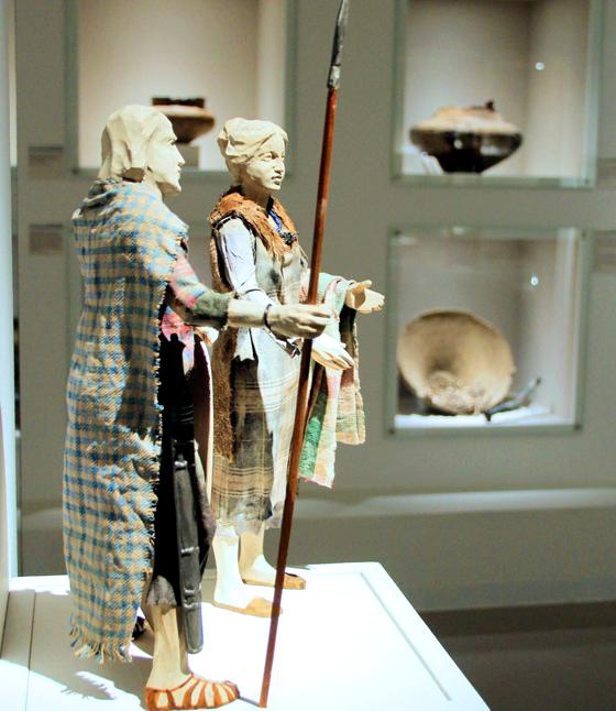 Figurenpaar in keltischer Kleidung: Die Dauerausstellung des AschheiMuseum umfassst die Entwicklungen vom Ende der Jungsteinzeit bis heute. Foto: GHS, AschheiMuseum
