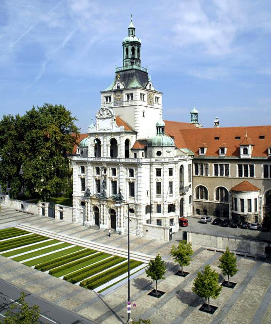 Das Bayerische Nationalmuseum ist eines der größten Museen in Deutschland. Es befindet sich gleich bei der Eisbachwelle. Foto: © Bayerisches Nationalmuseum München