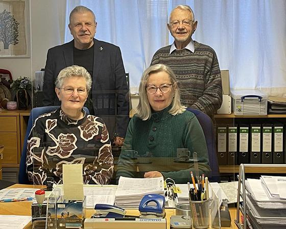 Das Team der Rothenangerstiftung freut sich auf neue Anträge im Jahr 2024: Albert Oehrlein, Gerhard Draugelates, Rosemarie Dick und Irene Kienmüller (v.l.). Foto: hw