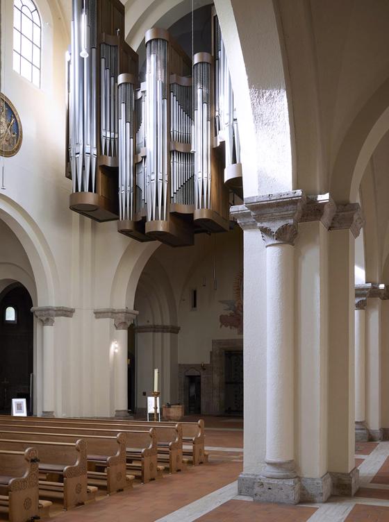 In der Pfarrkirche ist an den Markt-Donnerstagen mittags kostenlos Orgelmusik zu hören. Foto:  Roland Nicolai