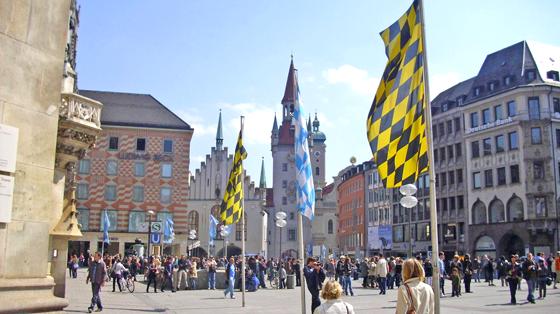 Der wohl bekannteste Platz in München ist der Marienplatz. Auch mit seiner Geschichte befasst sich eine der am Weltgästeführertag angebotenen Führungen.  Foto: std