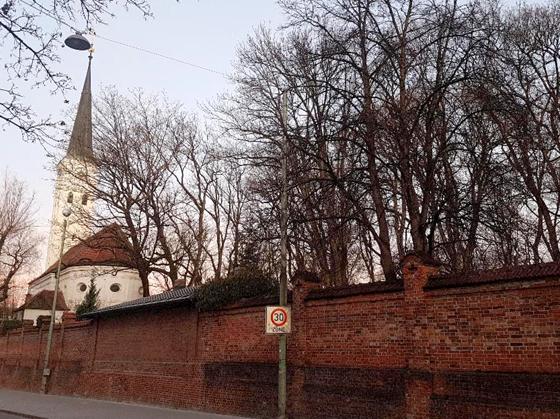 Im ehemaligen Dorfkern liegt die alte Haidhauser Kirche St. Johann Baptist. Foto: bas