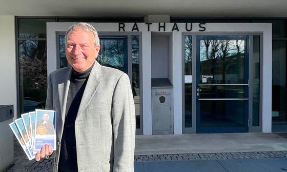 Kulturamtsleiter Volker Böhm präsentiert zum letzten Mal das neue, prall gefüllte Kulturprogramm, bevor er die Gemeinde Oberhaching verlässt.  Foto: hw