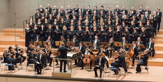 Unter der Leitung von Benedikt Haag wird der Münchner Motettenchor Bachs Matthäuspassion erklingen lassen.  Foto: © Daniel Schvarcz