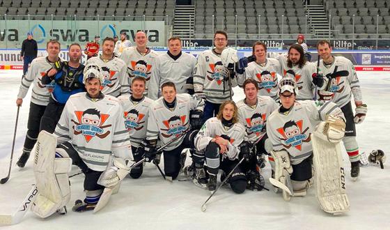Das neu zusammengestellte Team der Hockeynerds freut sich über seinen Sieg in Augsburg.  Foto: Hockey Nerds