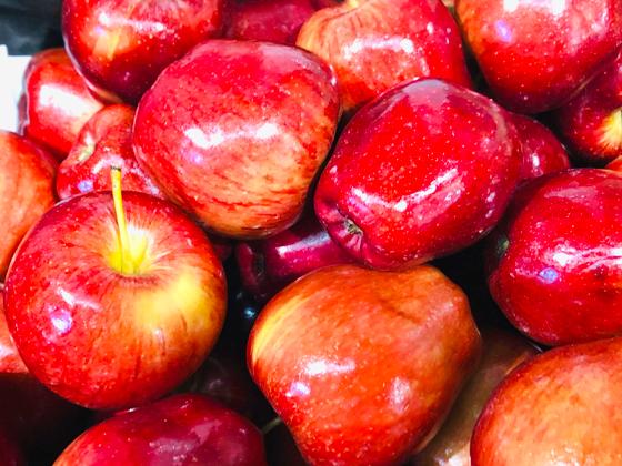 Zum Nouruz-Neujahrsfest am 20. März wird der Tisch zum Beispiel mit Äpfeln geschmückt, die ein Symbol für Schönheit und Gesundheit sind.  Foto: hw