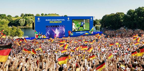 So könnte es im Sommer beim Public Viewing in der Fan Zone zur UEFA EURO 2024 im Olympiapark aussehen. Bild: Fan Zone Olympiapark