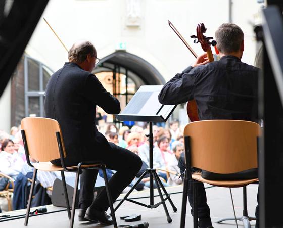 Zu Musik am Nachmittag wird in Putzbrunn am 16. April ganz herzlich eingeladen. Foto: Swan - Fotografie Regensburg