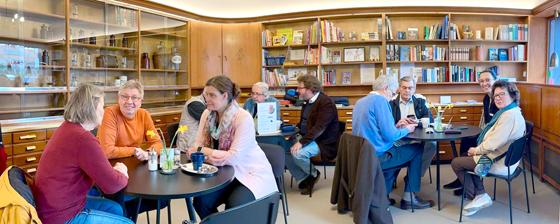 Reger Besuch herrscht regelmäßig im Digital-Café. Letztes Mal hatte auch Bürgermeisterin Mindy Konwitschny ihren Besuch angesagt. Foto: vhs SüdOst