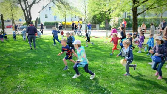 In Feldkirchen dürfen alle Kinder nach Ostereiern suchen, organisiert von der örtlichen SPD. Foto: VA