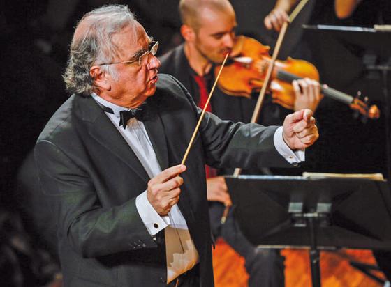 Der Dirigente Jordi Mora wird das Bruckner Akademie Orchester am 7. April leiten. Foto: Bruckner Akademie Orchester