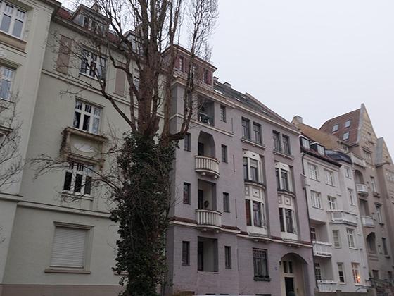 Das Ziel der Führung sind die Jugendstilhäuser in der Holbeinstraße. Foto: bas